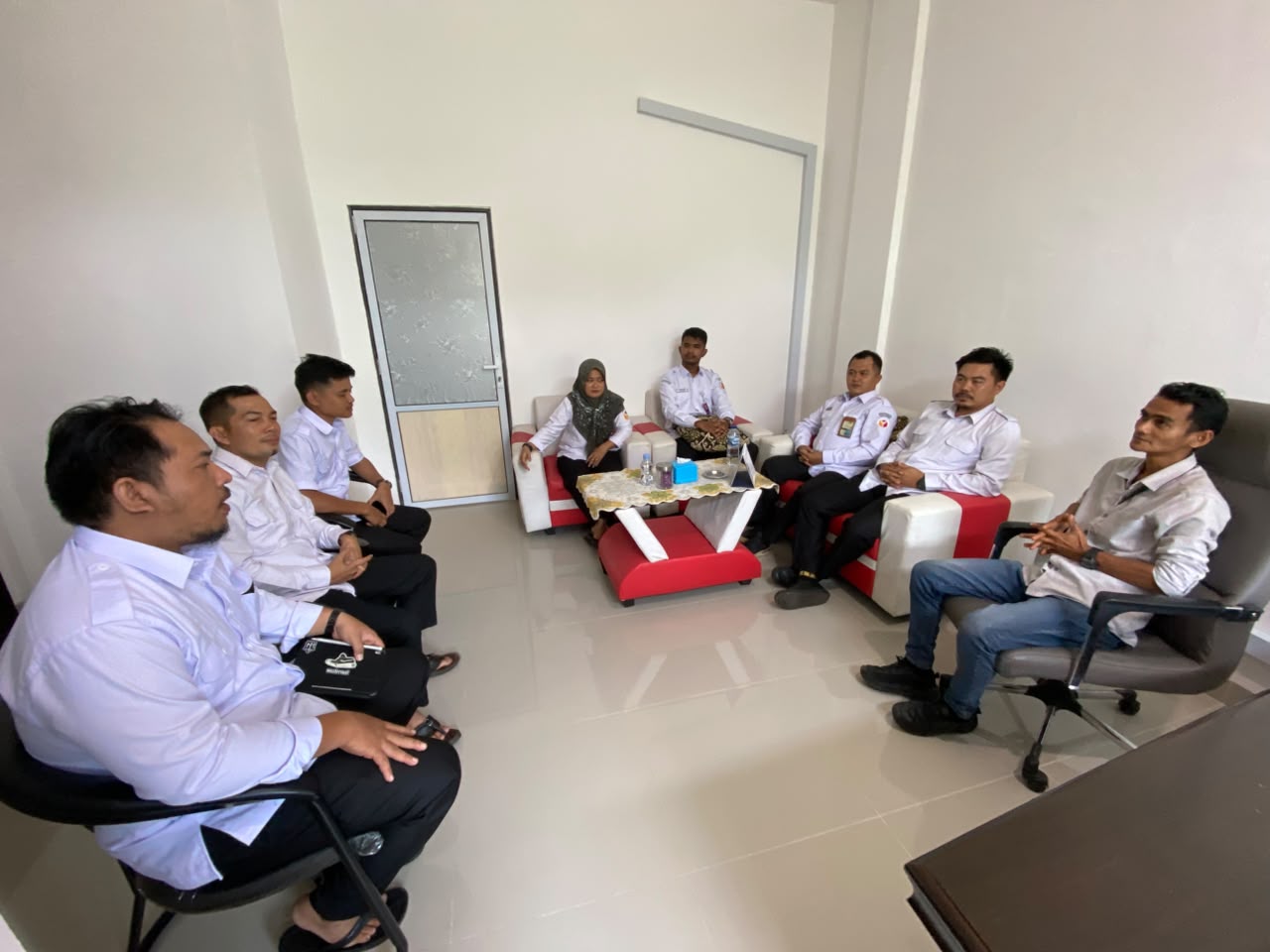 Rapat Penguatan Kinerja Divisi dan Optimalisasi Program Kehumasan, Bawaslu Lingga Perkuat Sinergi Internal