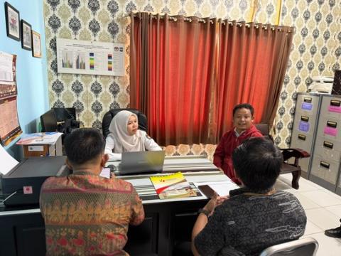 Bawaslu Kabupaten Lingga melakukan Pengawasan Pemutakhiran Data Partai Politik Berkelanjutan (PDPPB) melalui Sipol Semester I tahun 2026 di kantor KPU Kabupaten Lingga