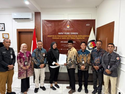 Bawaslu Kabupaten Lingga Sampaikan Masukan dalam Rapat Pleno Terbuka Rekapitulasi PDPB Triwulan III Tahun 2026