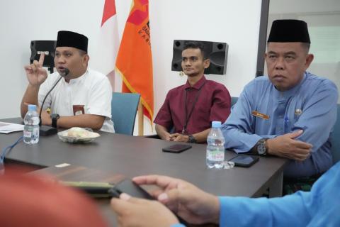 Jelang Pleno PDPB Triwulan III, Bawaslu Kabupaten Lingga menerima kunjungan KPU Kabupaten Lingga dalam rangka koordinasi dan sinkronisasi Data Pemilih