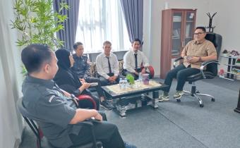 Bawaslu Kabupaten Lingga menggelar rapat penguatan kinerja Divisi Penanganan Pelanggaran dan Penyelesaian Sengketa (P3S) di Kantor Bawaslu Kabupaten Lingga.