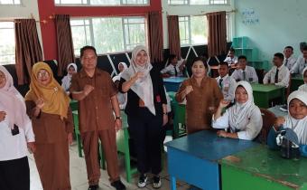 Ketua Bawaslu Kabupaten Lingga, Fidya Asrina, Gelar Konsolidasi Demokrasi di SMKN 1 Singkep