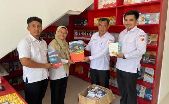 Bawaslu Lingga Terima Pinjaman 200 Buku dari Dinas Perpustakaan dan Kearsipan Kabupaten Lingga
